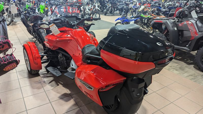 2024 Can-Am SPYDER F3 LIMITED PLASMA REDImage 5