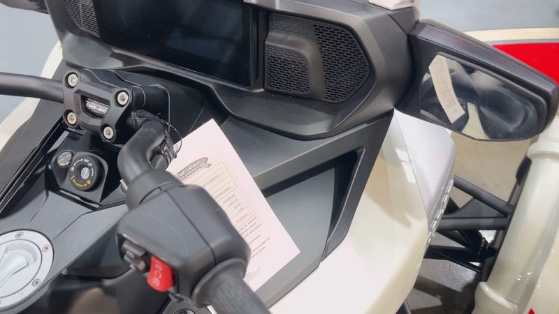 New 2026 Can-Am SPYDER F3 LIMITED (SE6) Image 4