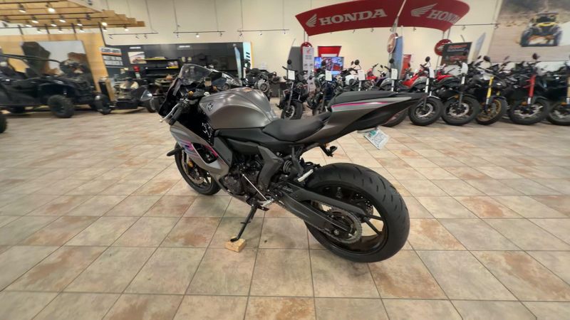 Used 2024 Yamaha YZF-R7 CA Image 6