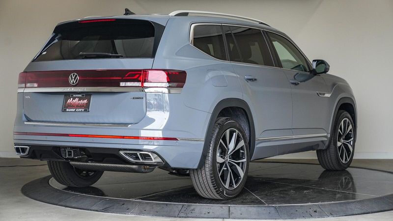 New 2025 Volkswagen Atlas 2.0T SEL Premium R-LineImage 4