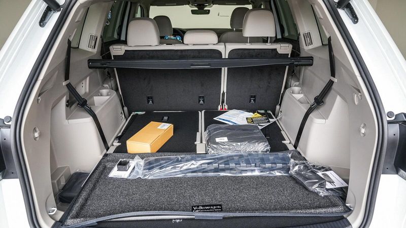 2025 Volkswagen Atlas 2.0T SEL Premium R-LineImage 11