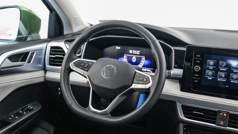 New 2025 Volkswagen Taos 1.5T SEImage 16