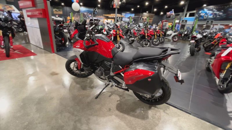 2024 Ducati MULTISTRADA V4 S TRAVEL & RADAR SPOKED WHEELS - DEMO Image 6
