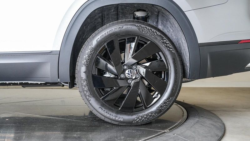 New 2025 Volkswagen Atlas 2.0T SE w/TechnologyImage 9