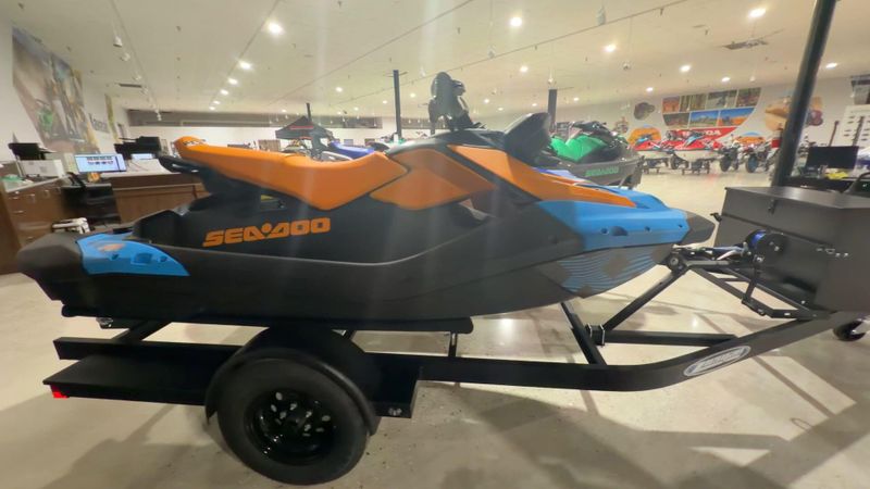 New 2026 Sea-Doo SPARK FOR 3 90 TRIXX (SOUND SYSTEM) Image 2