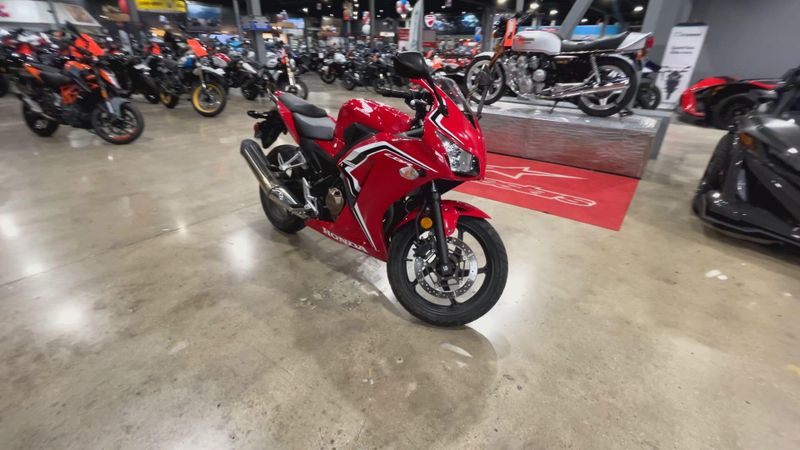 2022 Honda CBR300R Base Image 2