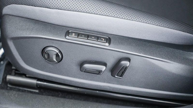 New 2025 Volkswagen ID.4 Pro SImage 22