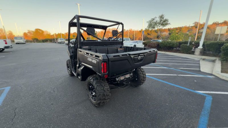 New 2025 Can-Am DEFENDER DPS HD9 Image 7