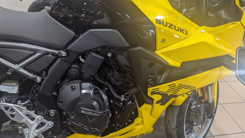 2024 Suzuki GSXS 8RImage 9