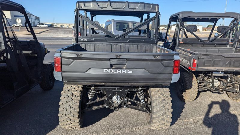 2025 POLARIS RANGER CREW XP 1000 PREMIUM STEALTH GRAY in a STEALTH GRAY exterior color. Family PowerSports (877) 886-1997 familypowersports.com 