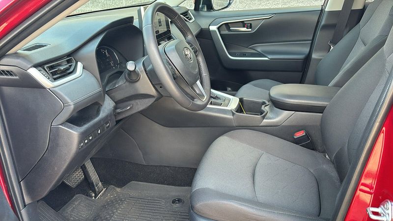 Used 2025 Toyota RAV4 XLEImage 6