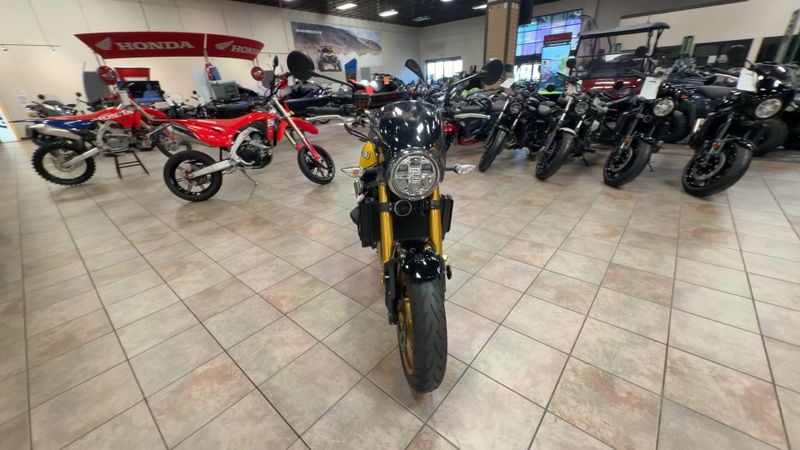 Used 2022 Kawasaki Z900RS SE Image 4