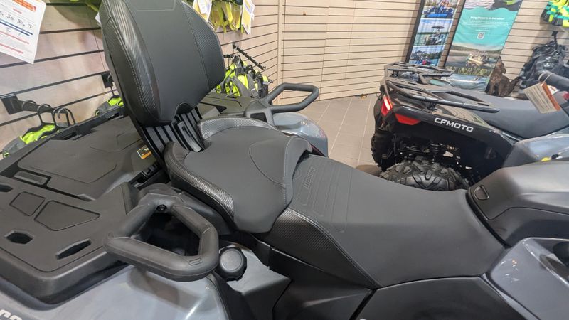 2025 CAN-AM OUTLANDER MAX DPS 850 GRANITE GRAY  in a GRANITE GRAY exterior color. Family PowerSports (877) 886-1997 familypowersports.com 