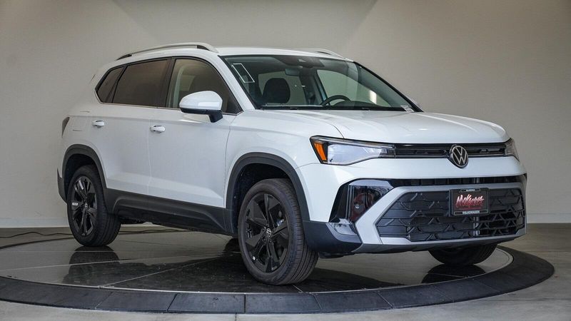 New 2025 Volkswagen Taos 1.5T SEImage 5