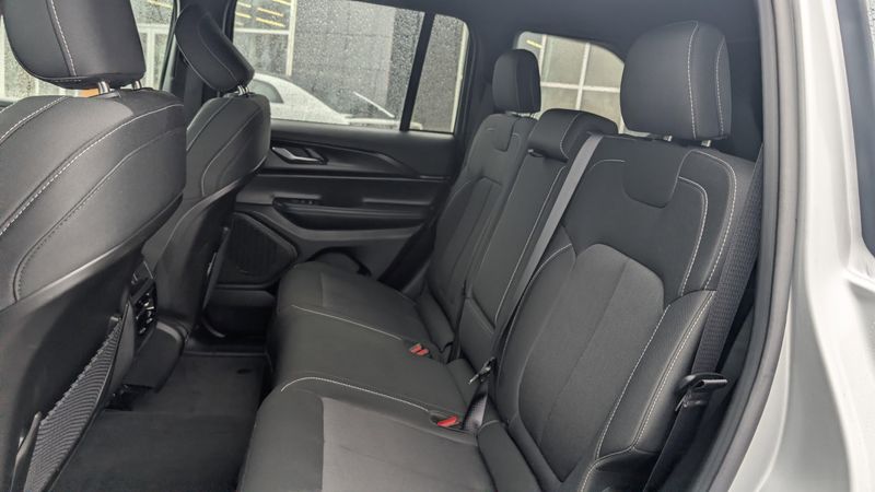 New 2025 Jeep Grand Cherokee Laredo 4x4Image 13