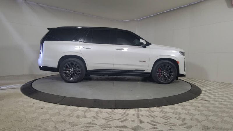 2023 Cadillac Escalade V-Series photo 13