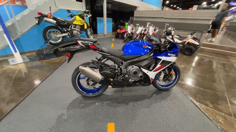 New 2027 Suzuki GSX-R600Z 40TH ANNIVERSARY EDITION Image 9