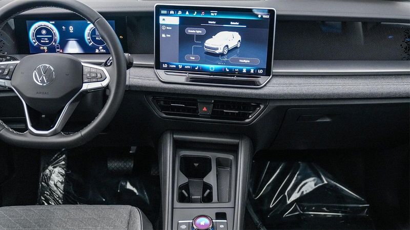New 2025 Volkswagen Tiguan 2.0T SImage 14