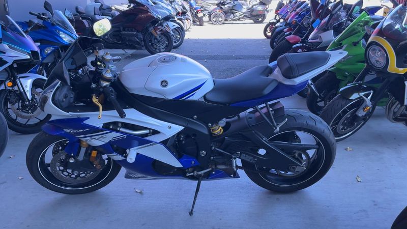 Used 2014 Yamaha YZF-R6 CA Image 9