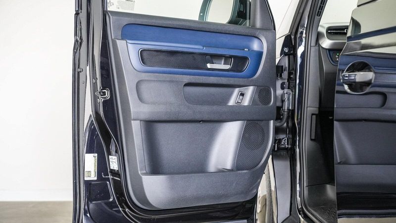 New 2025 Volkswagen ID. Buzz Image 22