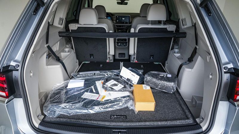 2025 Volkswagen Atlas 2.0T SEL Premium R-LineImage 11