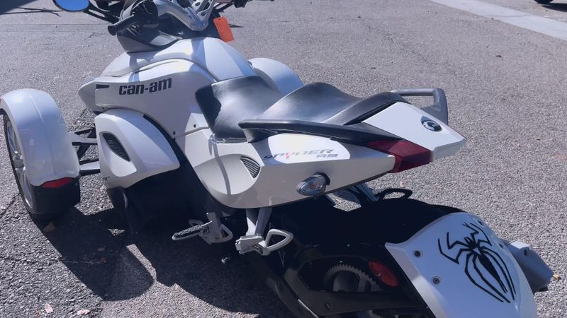 Used 2014 Can-Am RD SPYDER RS 991 SE5 WP 14 CALI Image 2