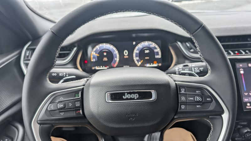 New 2025 Jeep Grand Cherokee Laredo 4x4Image 17