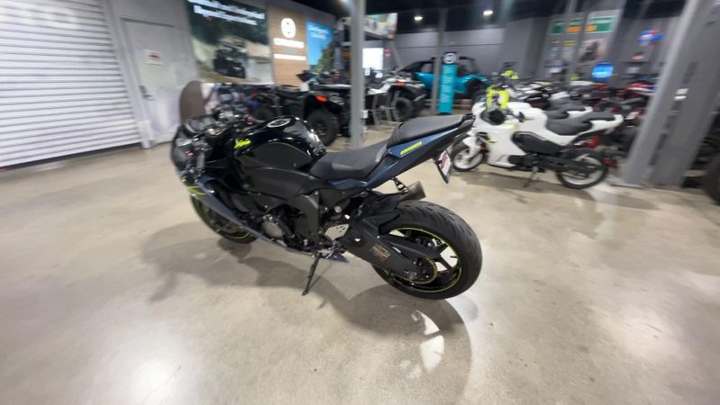 Used 2023 Kawasaki NINJA ZX-6R ABS Image 6