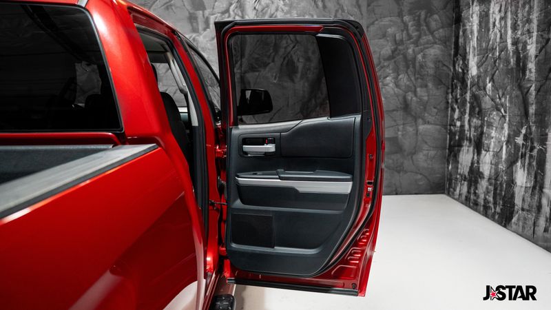 2017 Toyota Tundra SR5 photo 16