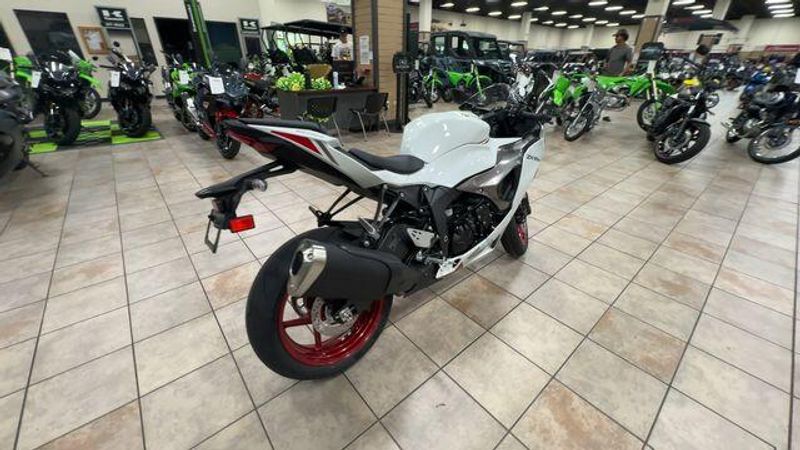 New 2025 Kawasaki NINJA ZX-6R ABS Image 4