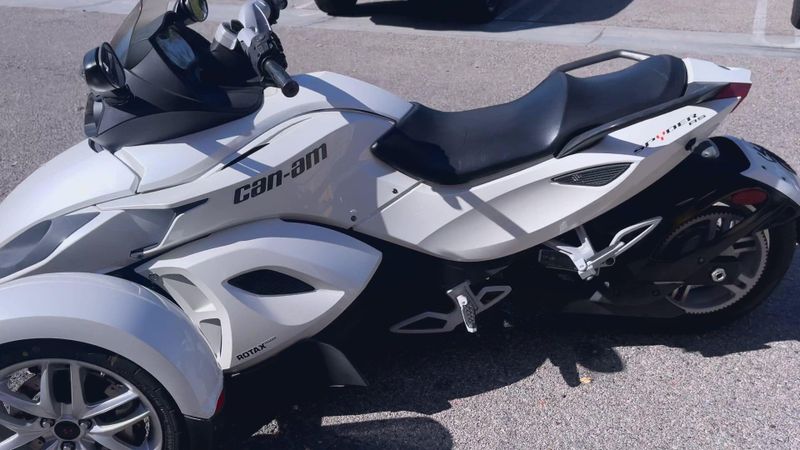 Used 2014 Can-Am RD SPYDER RS 991 SE5 WP 14 CALI Image 9
