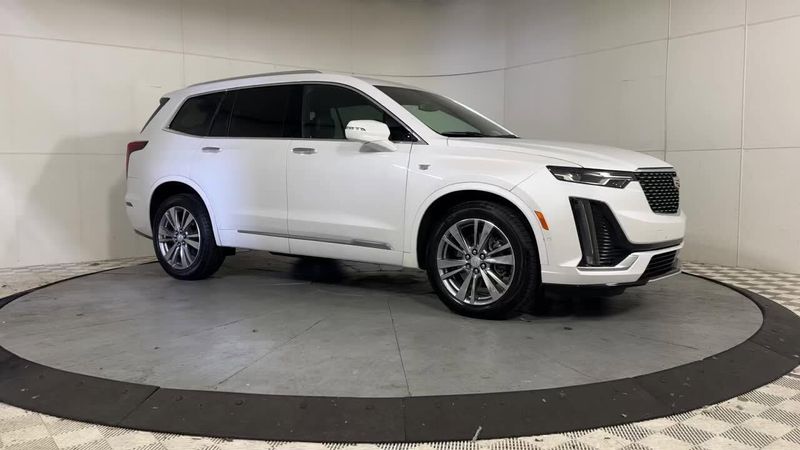 2023 Cadillac XT6 Premium Luxury photo 2