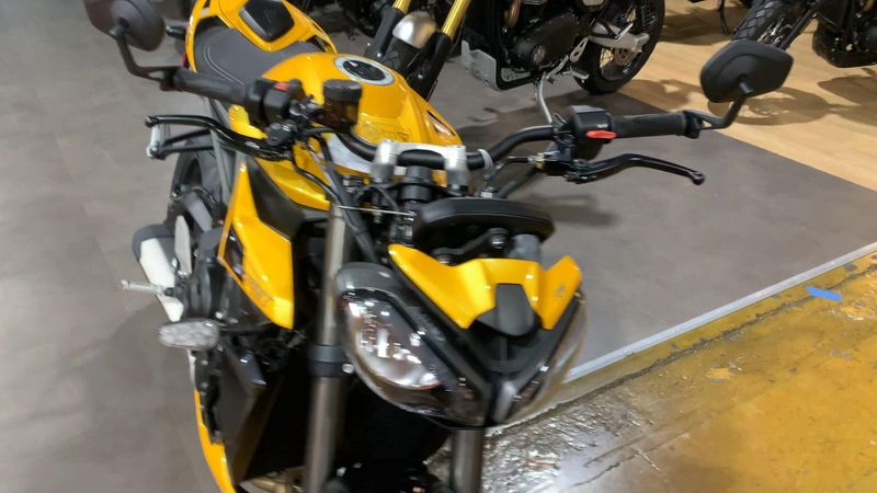 New 2025 Triumph STREET TRIPLE 765 RS Image 5