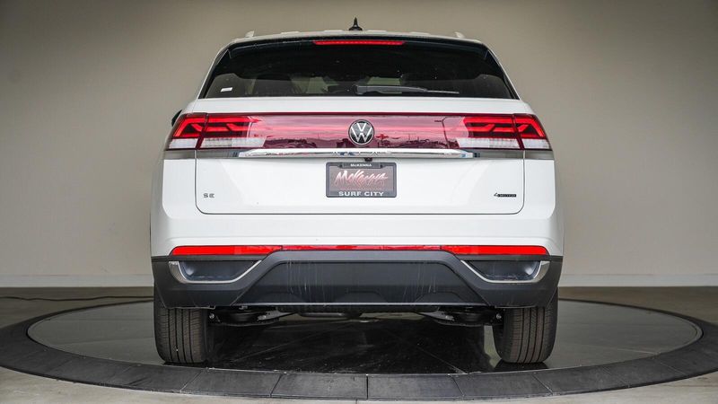 2025 Volkswagen Atlas Cross Sport 2.0T SEImage 3