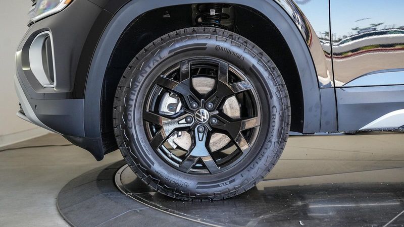 New 2025 Volkswagen Atlas 2.0T Peak EditionImage 8
