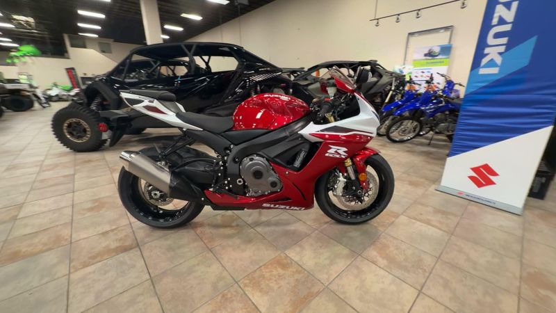 New 2027 Suzuki GSX-R750 Image 2