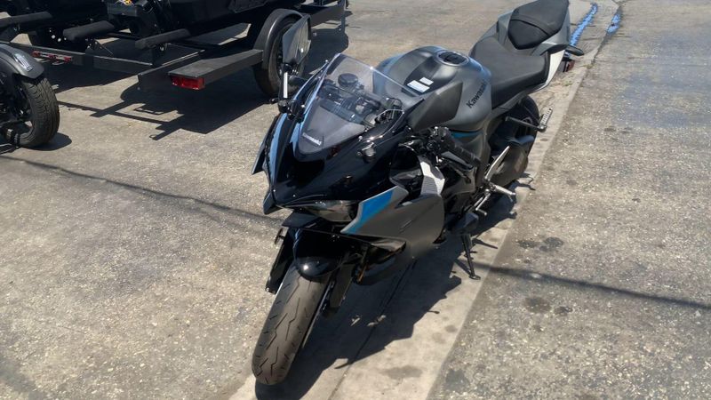 2025 Kawasaki NINJA ZX-6R ABS Image 9
