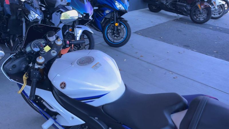 Used 2014 Yamaha YZF-R6 CA Image 2