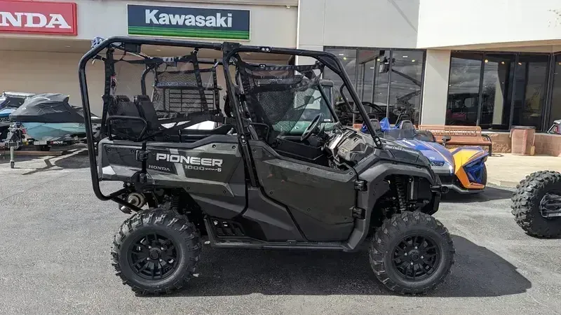 NEW 2025 HONDA PIONEER 10005 DELUXE Image 2