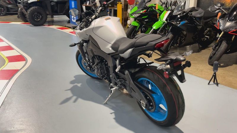New 2025 Yamaha MT-10 Image 6