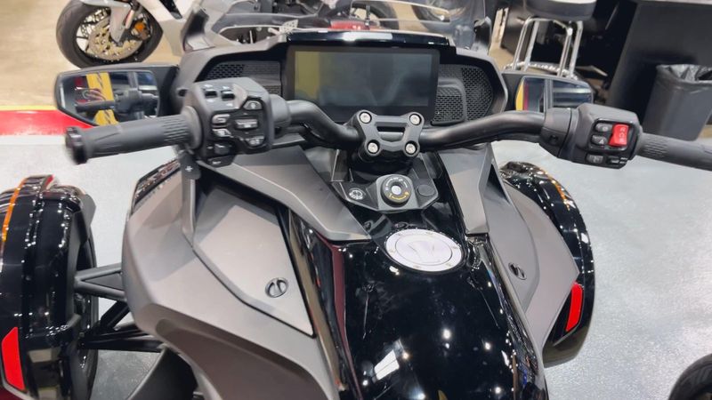 New 2024 Can-Am SPYDER F3 LIMITED (SE6) Image 9
