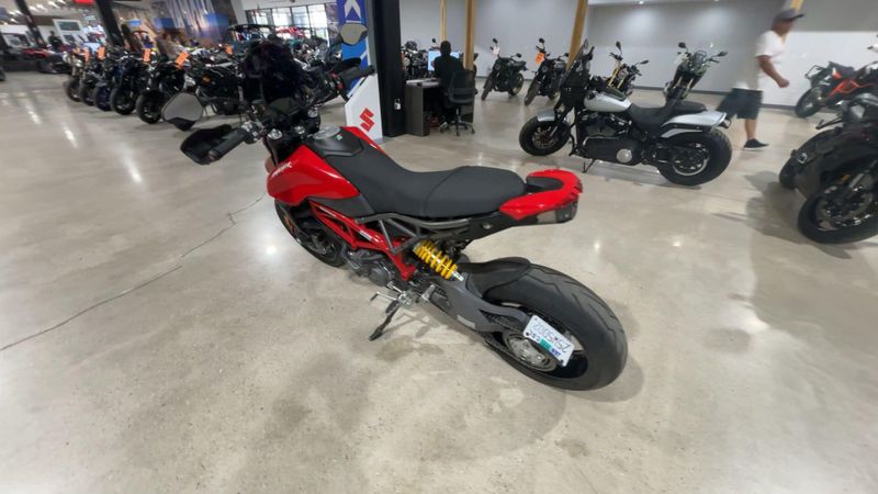 Used 2024 Ducati HYPERMOTARD 950 Image 2