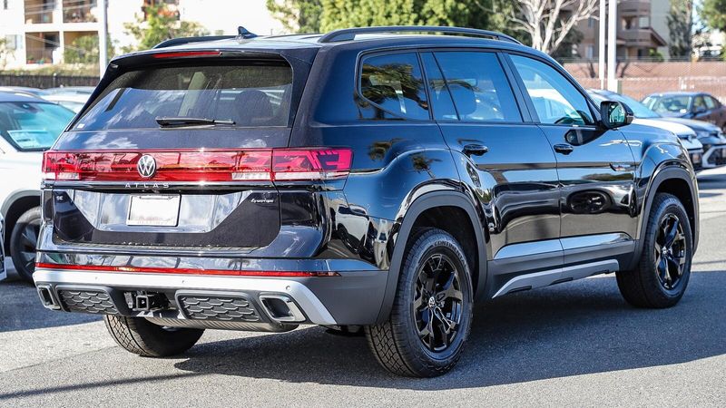 2025 Volkswagen Atlas 2.0T Peak Edition SEImage 4