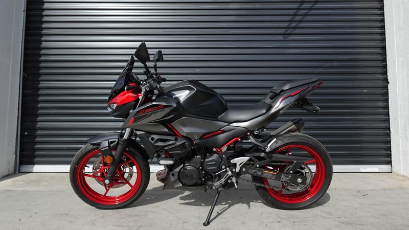 Used 2025 Kawasaki Z500 SE ABS 