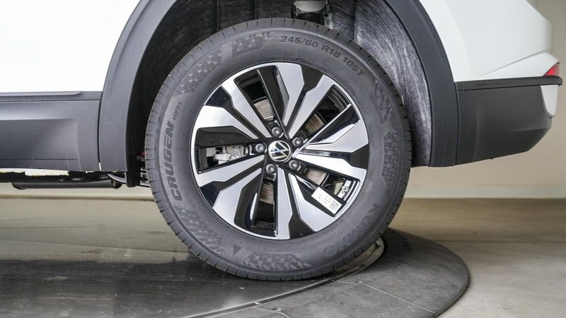 2025 Volkswagen Atlas Cross Sport 2.0T SEImage 9