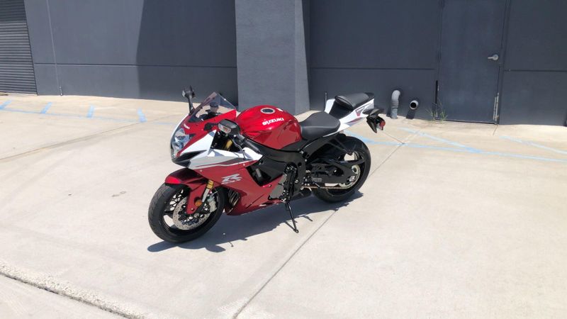 New 2027 Suzuki GSX-R750 Image 8