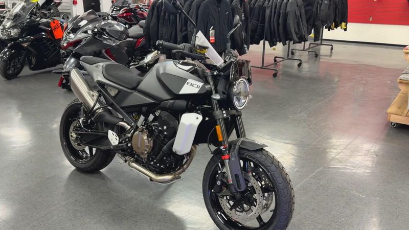 New 2025 Husqvarna SVARTPILEN 801 Image 6