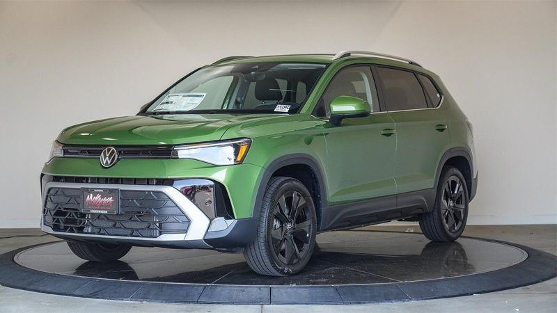 New 2025 Volkswagen Taos 1.5T SEImage 1