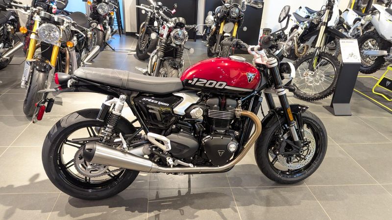 2026 Triumph Speed Twin 1200 BaseImage 1
