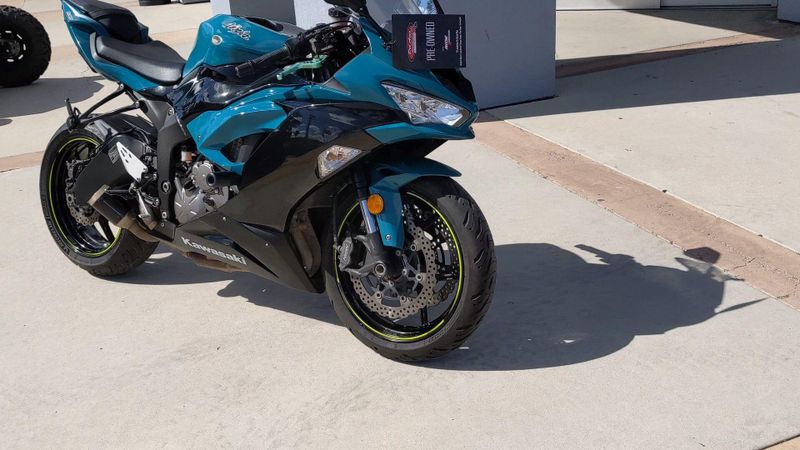 Used 2021 Kawasaki NINJA ZX-6R ABS Image 2